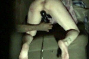 Prison guard gets fingered behind the dumpster by another inmate