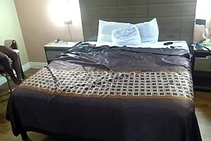 milf ebony gets hardcore fucking from amateurs.