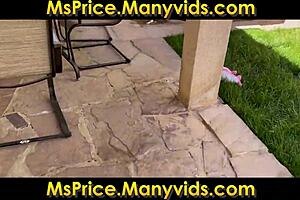 Stealing stepmom's best friend for a quick blowjob! 😜