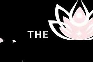 Stealing stepmom's best friend for a quick blowjob! 😜