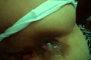 o urso comeu meu cu e gozou dentro bem delicia e a porra ficou tampando meu cuzinho gostoso stella still