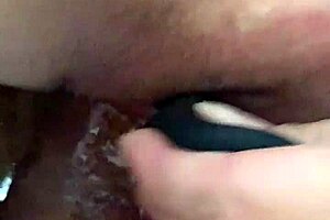 latina milf dupla penetra��o na buceta using dildo and toys