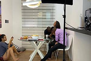 أشعر بالراحة بعد أخذ الزب العملاق من موظفي لتخفيف التوتر