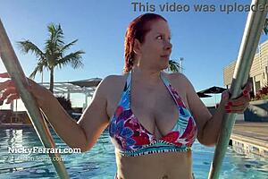 Nicky Ferrari enjoys pool refreshment 😊