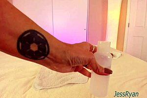 jess ryan demonstrates how a real ass shakes