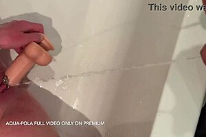 Mature MILF enjoys solo pleasure