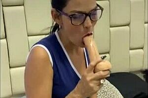 Horny milf finds toy to fuck?