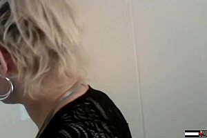 Hai dimenticato le mutandine, blonde mommy squirts in stockings deepthroat.