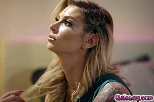 Brooke Banner And Skye Blue Tribbing With Natural Tits