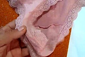 Mature MILF's Calzon in wet clothes