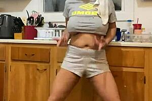 Watch Anna Maria, That Hot Mature Latina, Doing Dishes And Teasing!