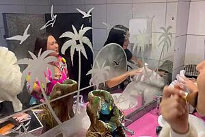 O Bar Com Calcinhas Penduradas No Teto Creampie Assfucking