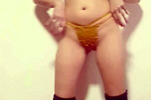 Bra splitting with this milf 😍