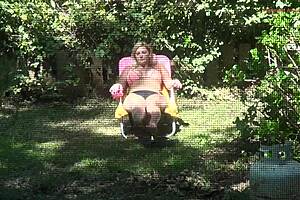 想看这个MILF吸禁忌鸡巴吗？