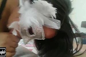 mujer cachonda con tetas grandes le encanta que se la metan hasta el fondo