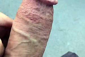 wanna see this mature tits hot day?