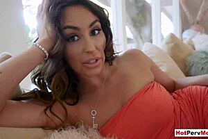 busty milf stepmom gets special pussy attention 😈