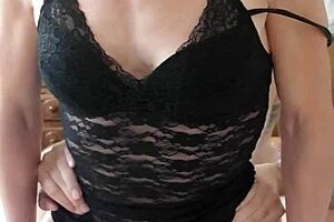 European milf likes cunilingus and ass licking in lingerie
