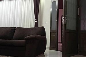 hot brazilian housewife flashes delivery guy 😈