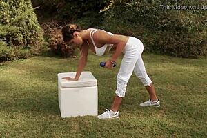 Cinthia fernandez, is this your secret arm workout?