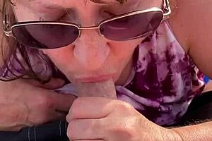 NICE BIGDDD MILF GIVES OUTDOOR BLOWJOB AND GETS CUMSHOT!