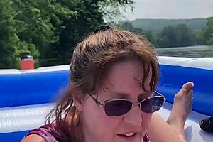 NICE BIGDDD MILF GIVES OUTDOOR BLOWJOB AND GETS CUMSHOT!