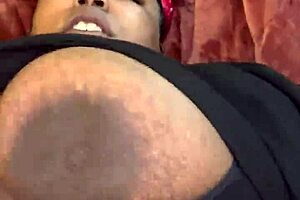 Fucking her pussy up close til creams 😈