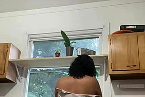 i'm this latina milf enjoying the dishes