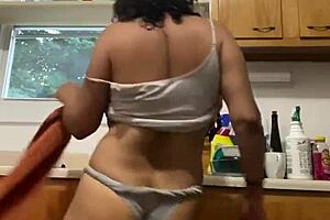 i'm this latina milf enjoying the dishes