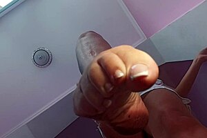 Mom's feet close-up: a foot fetish video
