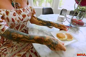 Stepmom Sarah Jessie Seduces Lucky Military Guy With Deepthroat