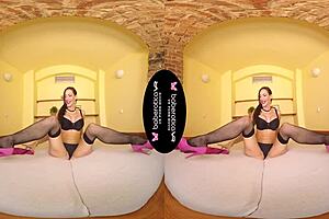 solo milf cynthia velons uses vibrator in vr for anal insertion!!