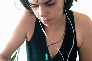 Alternative MILF shows off her German language skills