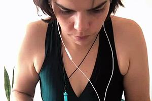 Alternative MILF shows off her German language skills