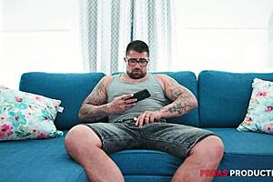 MILF gets pumpled in 3D