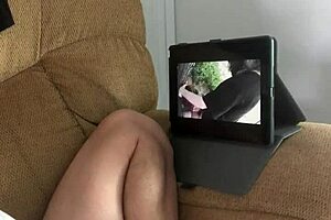 Close up of a milf mom’s close up masturbation on xvideos