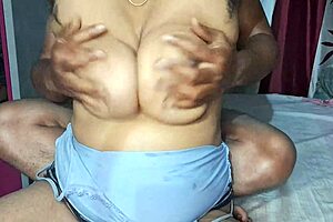 Big boobed Indian bhabhi gets a sensual oil massage