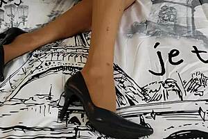 Teasing slut in pantyhose talks dirty 😈