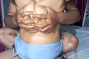 Big boobed Indian bhabhi gets a sensual oil massage