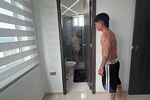 Big ass stepmom squirts while getting fucked in solo video
