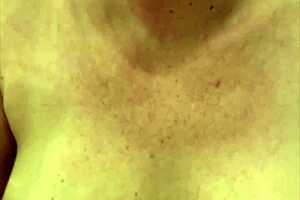 European milf enjoys strong stream of pee and spitting