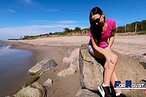 Madura liberal, are you fucking that maduro aleman on the beach?