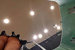 cazador de culos stalks mexicana milf in supermarket