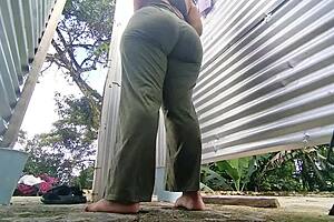 Curvy Latina's shocking beach encounter