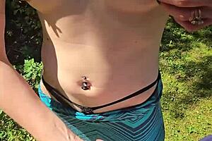 Teen facesits while stepmom sucks big cock?