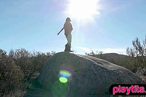 इस पेटाइट 18+ कैनेडियन मिल्फ को आउटडोर्स स्ट्रिप करते और बबल बट शो ऑफ करते देखो?