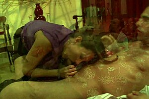 Latina brunette amateur pays personal trainer for special massage in homemade video