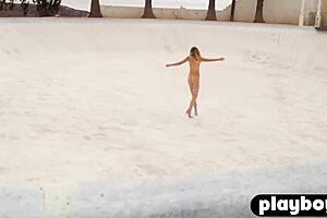 Busty woman poses naturally naked