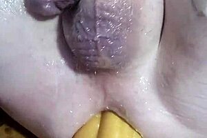 Double penetration with big toys for a mature mom