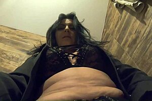 Check this hairy pussy pissing up close, damn wild